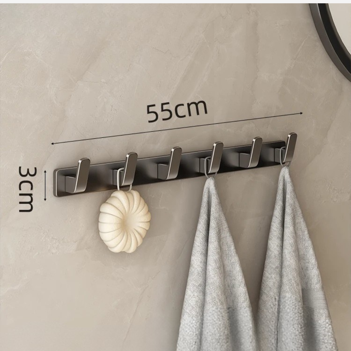 Porte-manteau gris avec crochets en métal léger