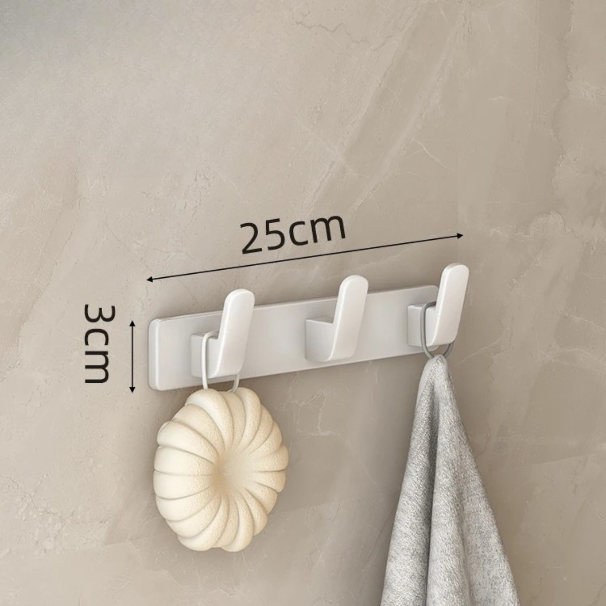 Porte-manteau blanc design avec 3 accroches en aluminium